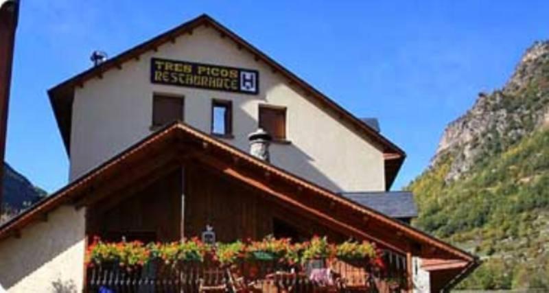 Tres Picos Hotel Еристе Екстериор снимка
