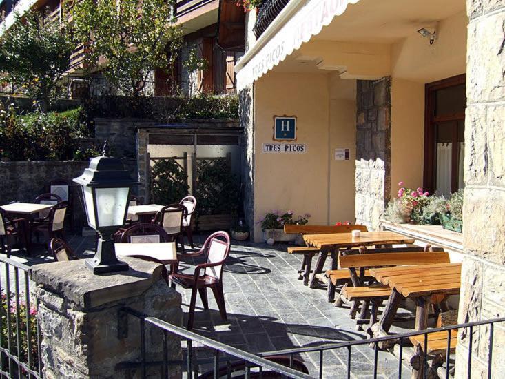 Tres Picos Hotel Еристе Екстериор снимка