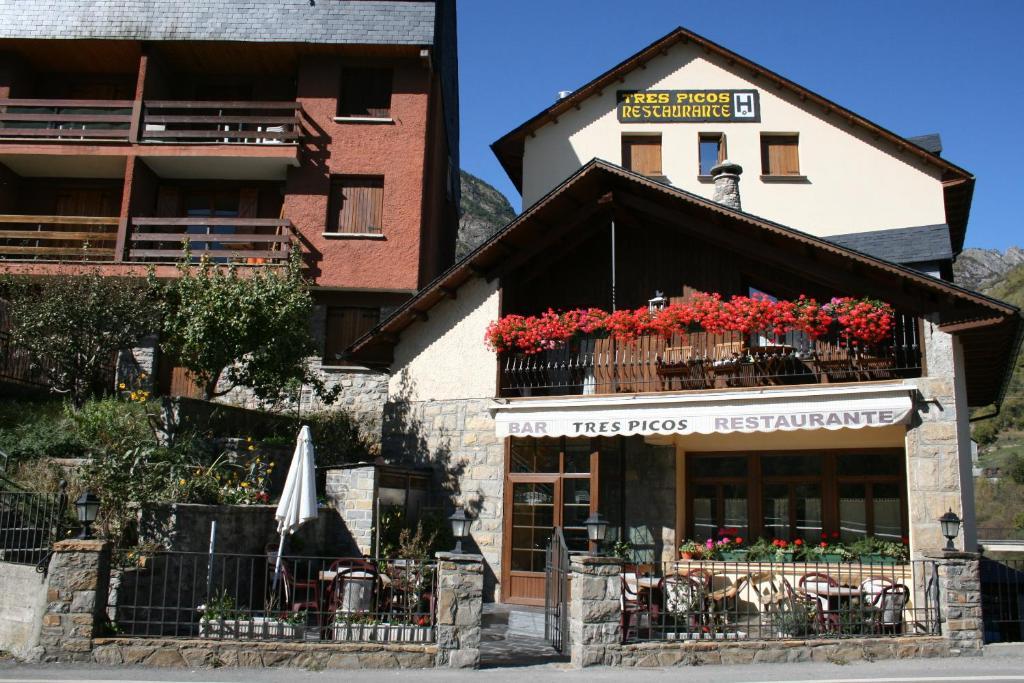 Tres Picos Hotel Еристе Екстериор снимка