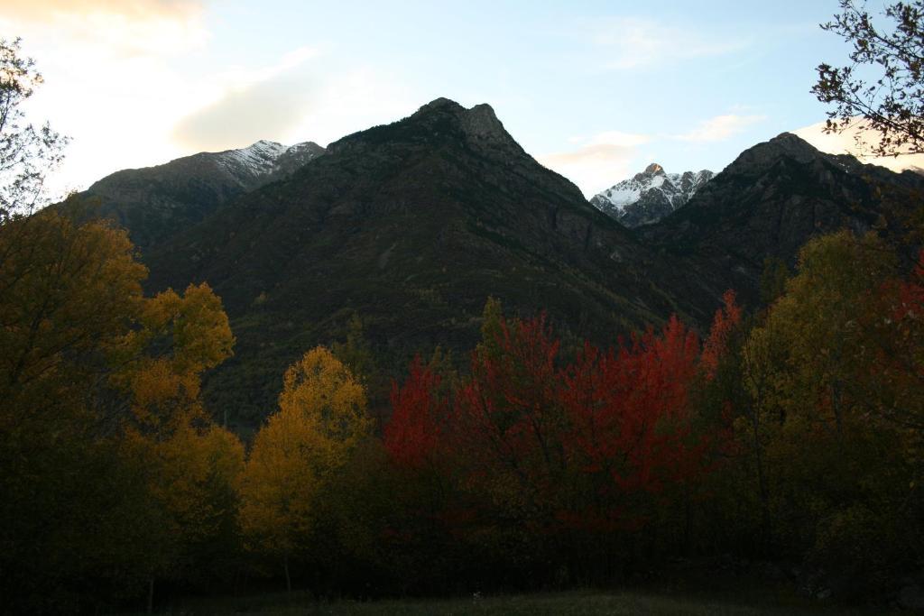 Tres Picos Hotel Еристе Екстериор снимка